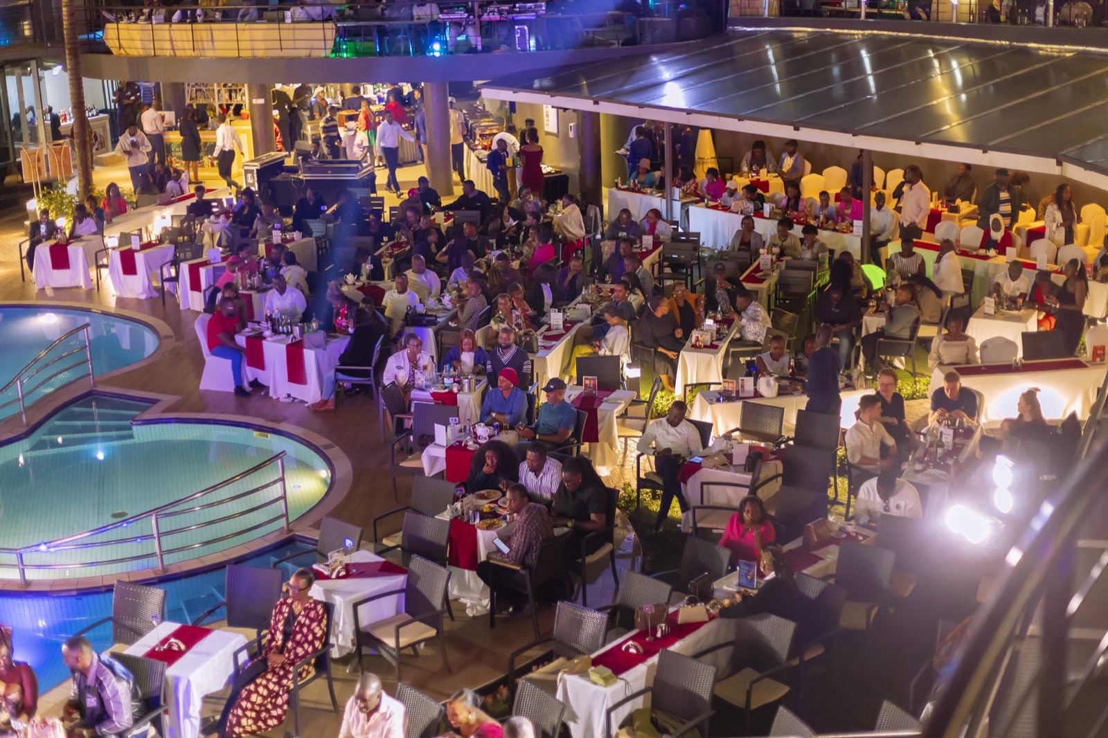 Guests dining poolside while D'Maestroz Band performs at The Skyz Exclusive