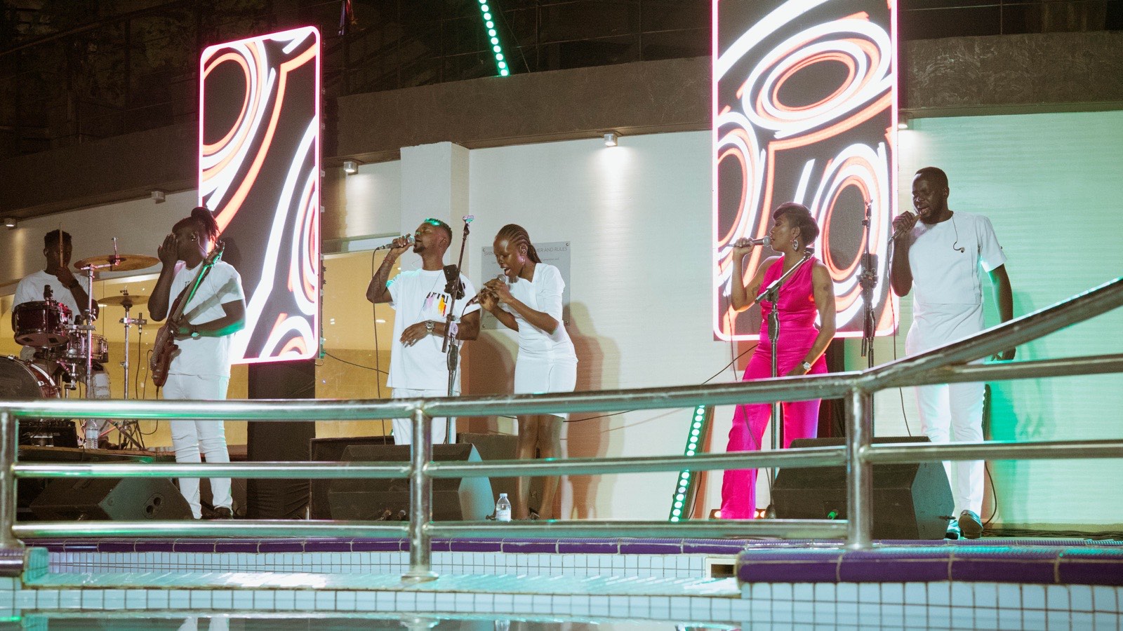 Irene Ntale engaging the crowd at Tropicanna Poolside